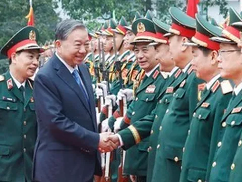 Tổng Bí thư: Đầu tư nguồn lực, nghiên cứu, chế tạo các loại vũ khí, trang bị kỹ thuật hiện đại