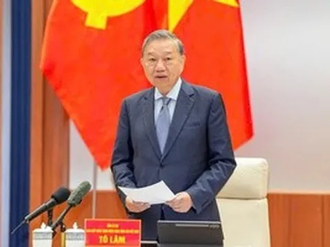 Tổng Bí thư: Xây dựng Hải Phòng thành trung tâm 
công nghiệp công nghệ cao và kinh tế biển hiện đại