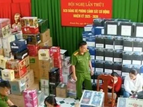 Mua hàng chục nghìn chai rượu lậu, dán tem giả bán ra thị trường