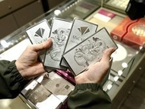 Giá bạc rơi thẳng đứng