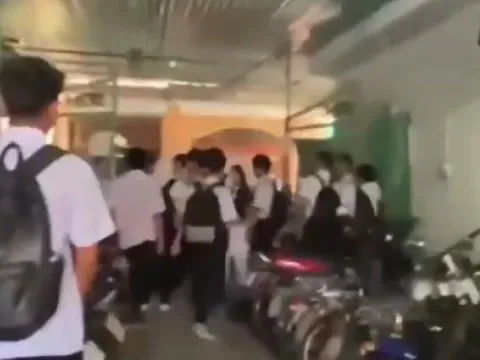 Nam sinh lớp 11 bị đánh hội đồng, cấp cứu tại Bệnh viện Chợ Rẫy