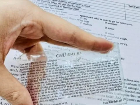 Bắt quả tang học sinh dùng phao thi, cô giáo nhận cái kết ngoài dự đoán