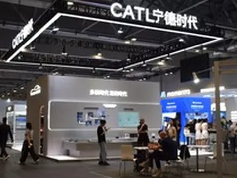 Người Hàn lại sắp 'thua trắng' ở một lĩnh vực quan trọng, Trung Quốc vươn lên kiểm soát 70% thị phần toàn cầu