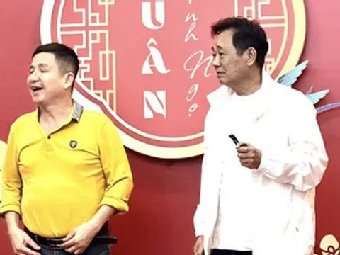 Chí Trung báo tin 'Ngọc hoàng' Quốc Khánh trở lại, Mỹ Tâm - Mai Tài Phến tình tứ trên máy bay