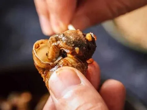 Một món ăn quen thuộc dễ là "ổ ký sinh trùng" ẩn náu, giới trẻ mê tít