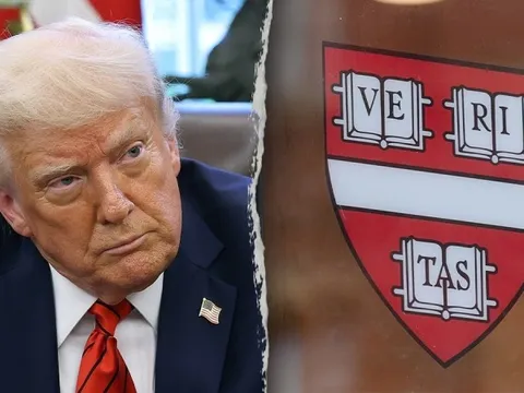 Đại học Harvard lại khổ sở vì ông Trump
