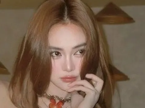 "Ngọc nữ màn ảnh" gây bất ngờ khi được chốt ngày lên xe hoa