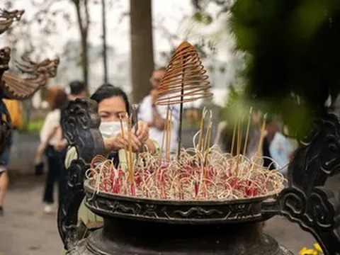 Văn khấn cúng Rằm tháng 2 năm 2026 chuẩn truyền thống