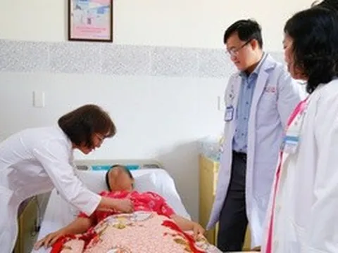 Bác sĩ 2 bệnh viện hợp lực cứu người phụ nữ bị thai lạc chỗ