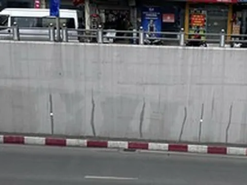 Hà Nội: Yêu cầu xử lý khẩn cấp vết nứt tại hầm chui Lê Văn Lương