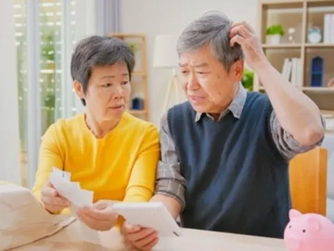 Sau khi nghỉ hưu, cuối cùng con cái ủng hộ khi tôi ly hôn người chồng cả đời tôi phải "hầu hạ"