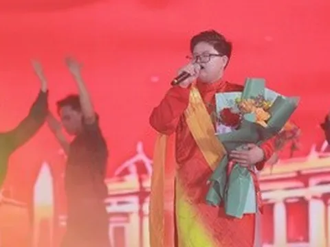 Đoàn Ngọc Gia Bảo đoạt giải Nam ca sĩ triển vọng tại Búp Sen vàng