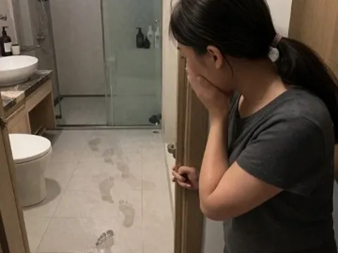 Phát hiện chồng ngoại tình qua dấu chân nhà tắm, vợ làm một việc khiến chồng xin tha thứ