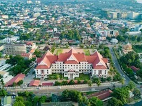 Chỉ một tháng tại nước giáp Việt Nam: Giá xăng tăng 80%, điện tăng 115%, nước tăng 43,7%