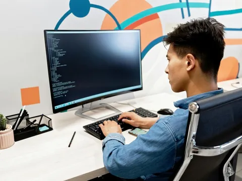 Nhà trường làm gì khi IT 'chỉ biết code' hết thời?