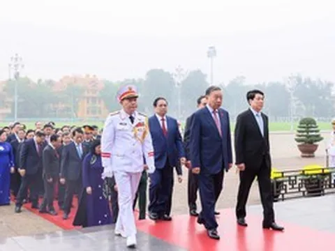Lãnh đạo Đảng, Nhà nước và các đại biểu Quốc hội vào Lăng viếng Chủ tịch Hồ Chí Minh