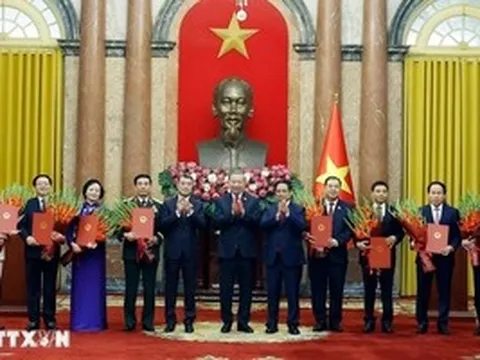 Tổng Bí thư, Chủ tịch nước Tô Lâm 
trao Quyết định bổ nhiệm các thành viên Chính phủ