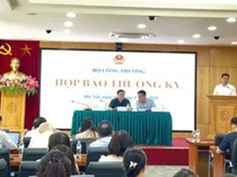 Bộ Công Thương nêu lý do vì sao điều hành giá xăng dầu vào nửa đêm?