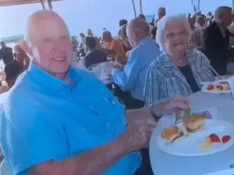 Sau hơn 70 năm chung sống, cặp vợ chồng qua đời cách nhau 9 tiếng đồng hồ