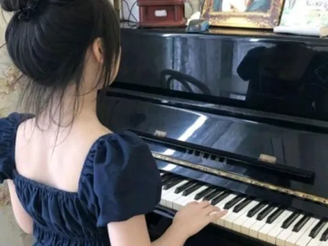Đang viral trên MXH: “Tôi phải thừa nhận, những phụ huynh thúc ép con học piano và ngoại ngữ có lẽ đã đúng”