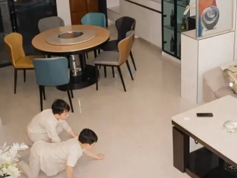 Kiểm tra camera phát hiện hành động "lén lút" của 2 nhóc tì lúc nửa đêm, người mẹ vừa bật cười vừa lo lắng