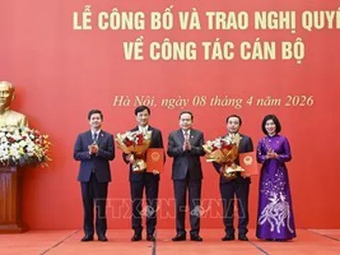 Chuyển sinh hoạt Đoàn đại biểu Quốc hội với Bí thư Thành ủy Hà Nội và Trưởng ban Tổ chức Trung ương