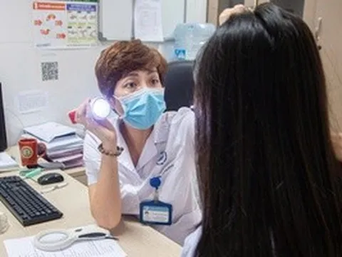 Sau chơi thể thao, nhiều người ngứa da, nổi mẩn vì nắng nóng