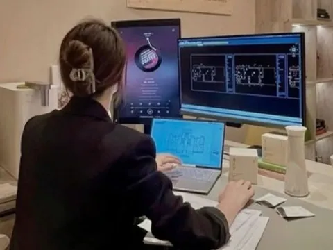 Con trai từ chối mang cơm cho mẹ vì "bận", người phụ nữ khóc nức nở khi về nhà thấy đứa trẻ chỉ đang nằm xem tivi