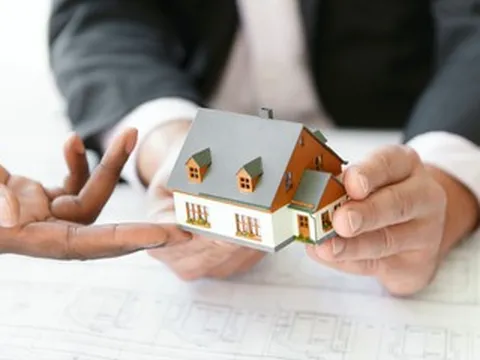 Cháu ép đòi thừa kế, bà ngoại 70 tuổi tìm luật sư 'lật ngược tình thế'