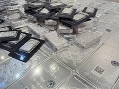 Sáng nay, giá bạc đồng loạt giảm