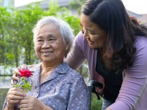 Dằn vặt con gái 35 tuổi chưa lấy chồng, về già tôi mới hiểu: Thúc giục con kết hôn không phải vì con, mà vì tôi sợ “mất...