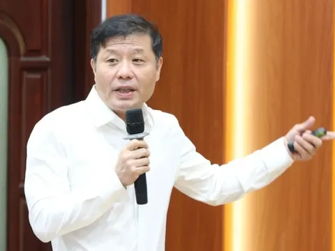 GS Vũ Hà Văn: Nhiều chương trình đào tạo hiện nay vẫn nặng lý thuyết