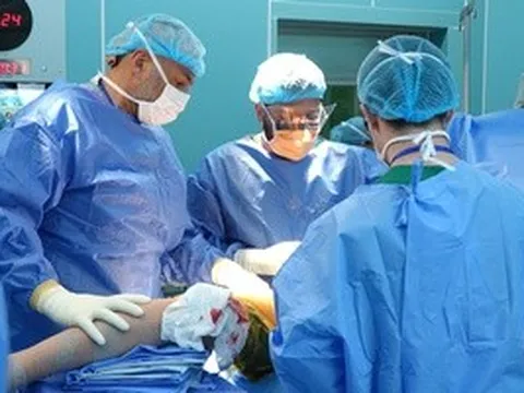 Chuyên gia người Mỹ trăn trở về tình trạng thay khớp háng ngày càng nhiều tại Việt Nam