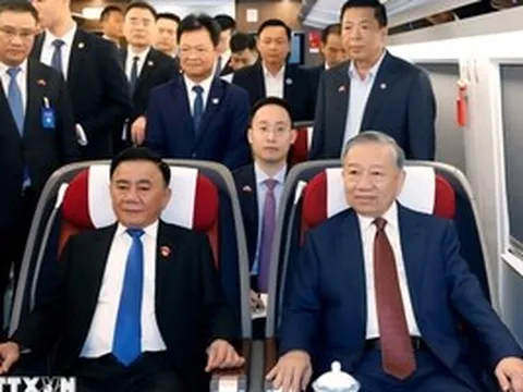 Tổng Bí thư, Chủ tịch nước Tô Lâm rời Bắc Kinh tới thăm Nam Ninh bằng tàu cao tốc