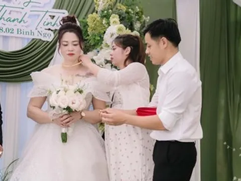 Cô dâu U50 ở Hưng Yên tái hôn sau 28 năm, đám cưới 55 mâm rộn ràng