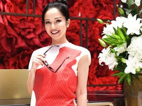 Diva Hồng Nhung trẻ đẹp tuổi U60, ca sĩ Nhật Kim Anh sexy táo bạo