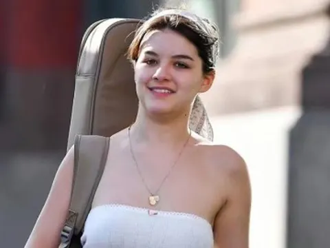 Cuộc sống của Suri Cruise ở tuổi 20