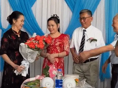 Chú rể 71 tuổi cưới cô dâu 66 tuổi ở Lào Cai, 11 con làm cỗ ăn mừng