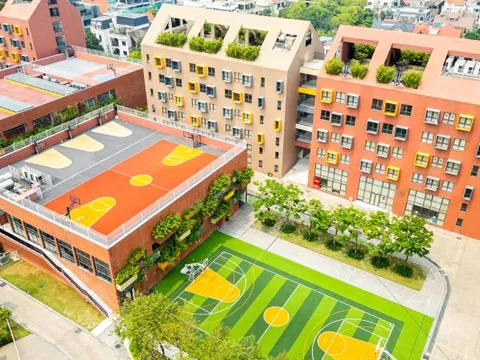 Bên trong trường học có 5 cổng độc đáo ở Hà Nội