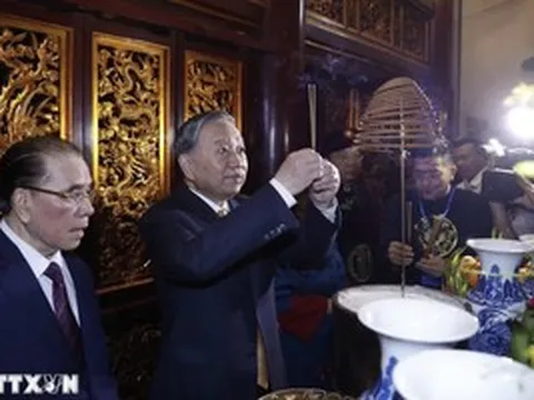 Tổng Bí thư, Chủ tịch nước Tô Lâm dâng hương tưởng niệm các vua Hùng