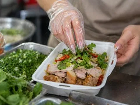 Đề xuất phạt 2-4 triệu nếu để móng tay dài, đeo trang sức bán đồ ăn