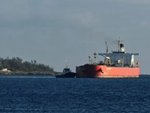 Lênh đênh trên biển 35 ngày, hơn 900.000 thùng dầu Mỹ vừa vượt nửa vòng trái đất, hướng thẳng đến một quốc gia châu Á