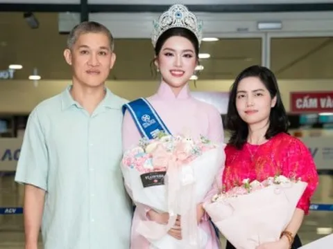 Hoa hậu Phan Phương Oanh về nhà sau một tháng đăng quang