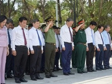 Tổng Bí thư, Chủ tịch nước Tô Lâm dâng hương, tri ân các anh hùng liệt sĩ tại Quảng Trị