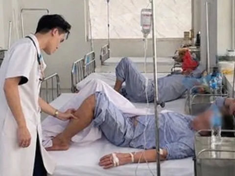 Nam thanh niên suýt suy thận vì tự uống thuốc khi ốm