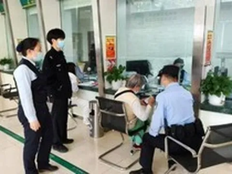 Tài khoản có 300 giao dịch tới 5 tỷ đồng nhưng không có nội dung chuyển khoản: Công an điều tra người phụ nữ sinh năm 1954