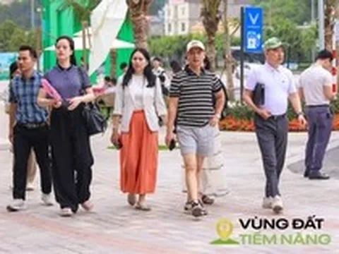Nhà đầu tư nườm nượp đổ về nơi có “siêu đô thị 18 tỷ USD” của Vinhomes: Khách sạn kín phòng, nhà hàng kín chỗ