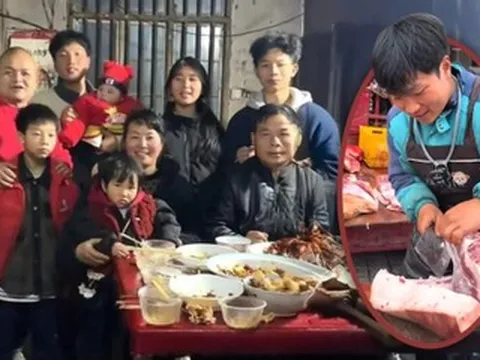 Chàng trai từ bỏ giấc mơ đại học, giúp bố mẹ nuôi 6 em, dậy đi làm từ 2h sáng