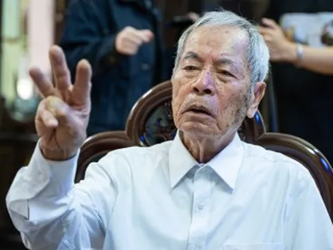 Trung tá 97 tuổi ở Hà Nội: Ngày đi bộ 3 tiếng, ăn 1 món suốt 16 năm