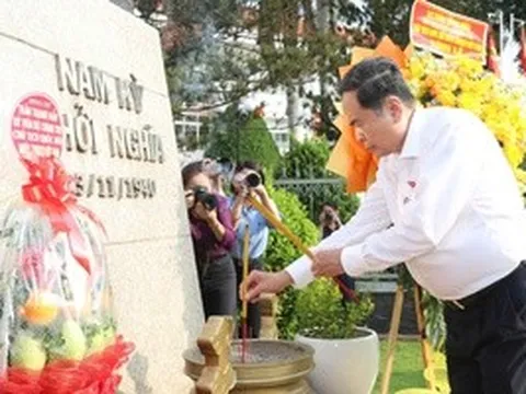 Chủ tịch Quốc hội dâng hương tại Di tích "Địa điểm Dinh Quận Hóc Môn", TPHCM